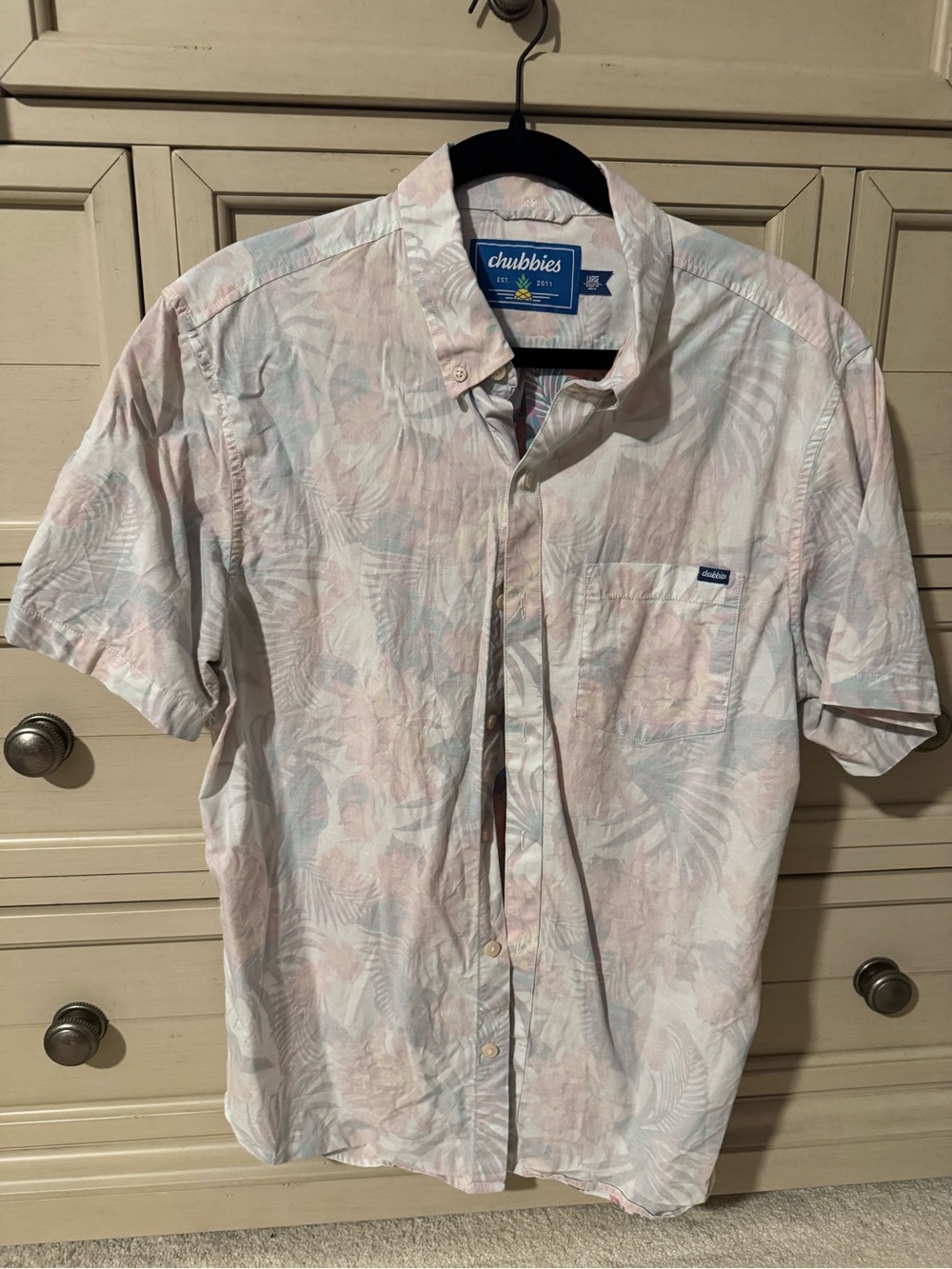 Chubbies Men's Short-Sleeve Button-Up Shirt in Light Floral